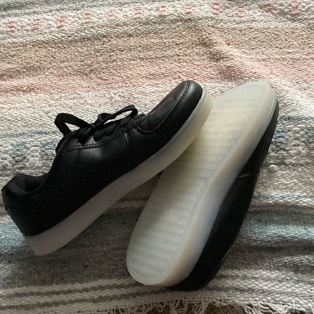 Light up sneakers - Picture 5 of 8